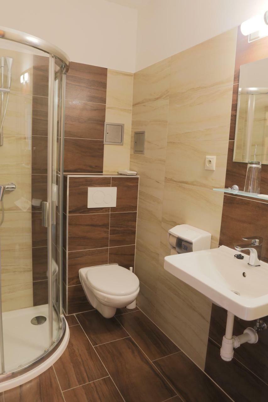 Hotel Diana Нове-Место-над-Вагом Экстерьер фото